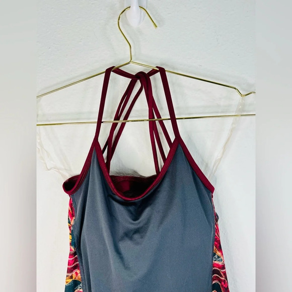 Her Universe Women's Grey Red Graphic Strappy Tank Top Small Athletic Chic - Picture 3 of 8